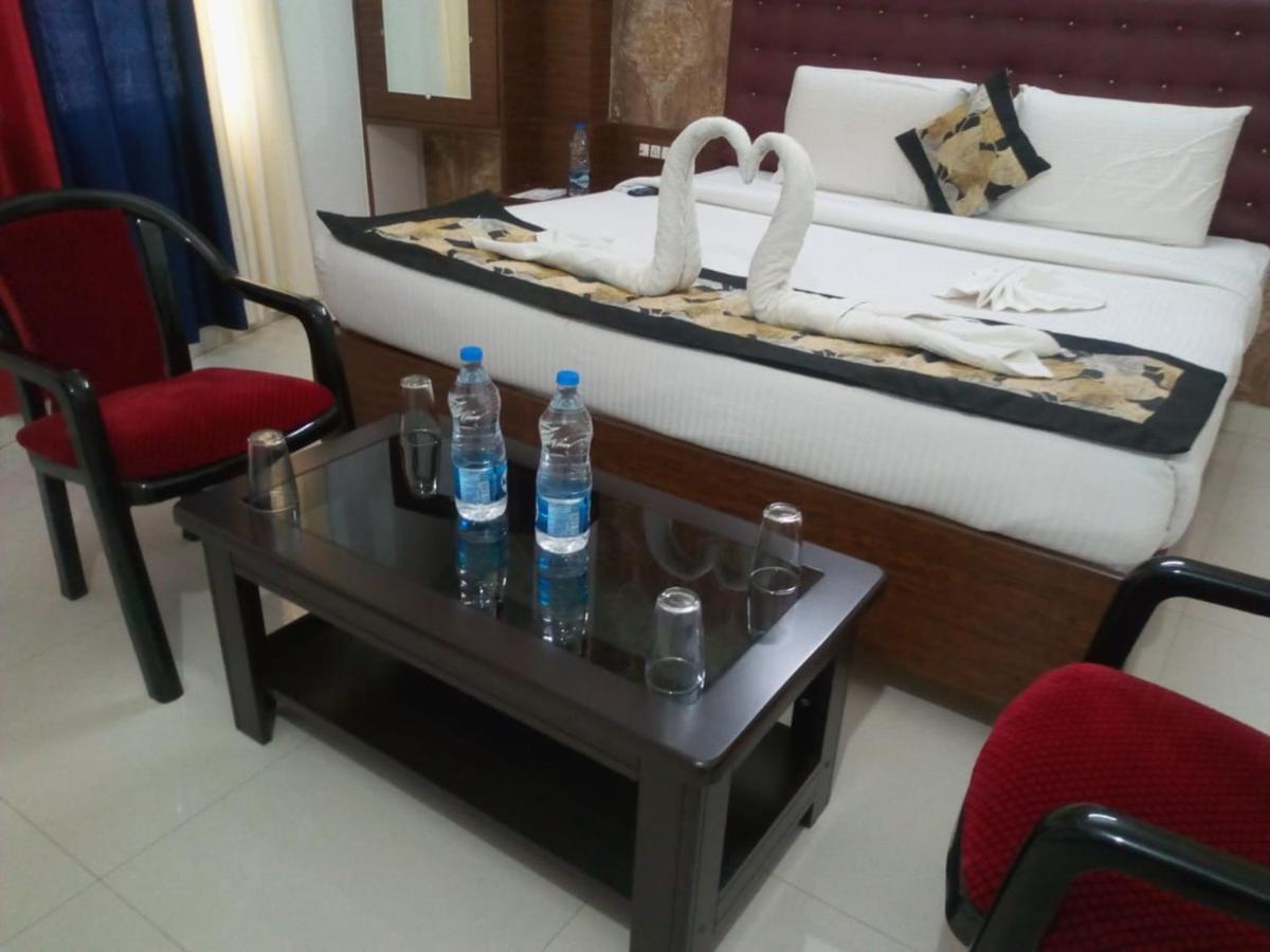Hotel Wisdom Celebration Motihari ภายนอก รูปภาพ
