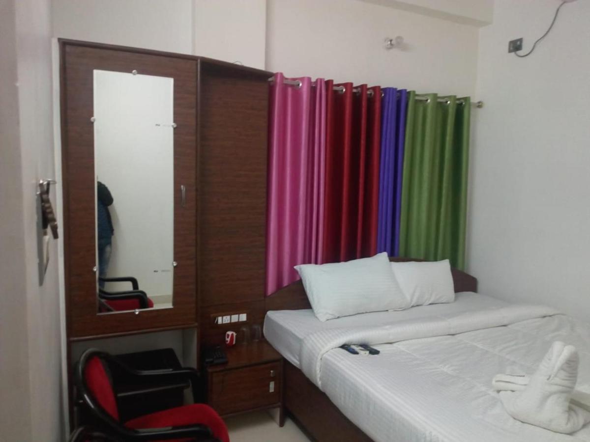 Hotel Wisdom Celebration Motihari ภายนอก รูปภาพ