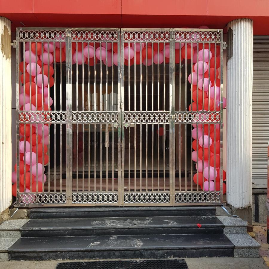 Hotel Wisdom Celebration Motihari ภายนอก รูปภาพ