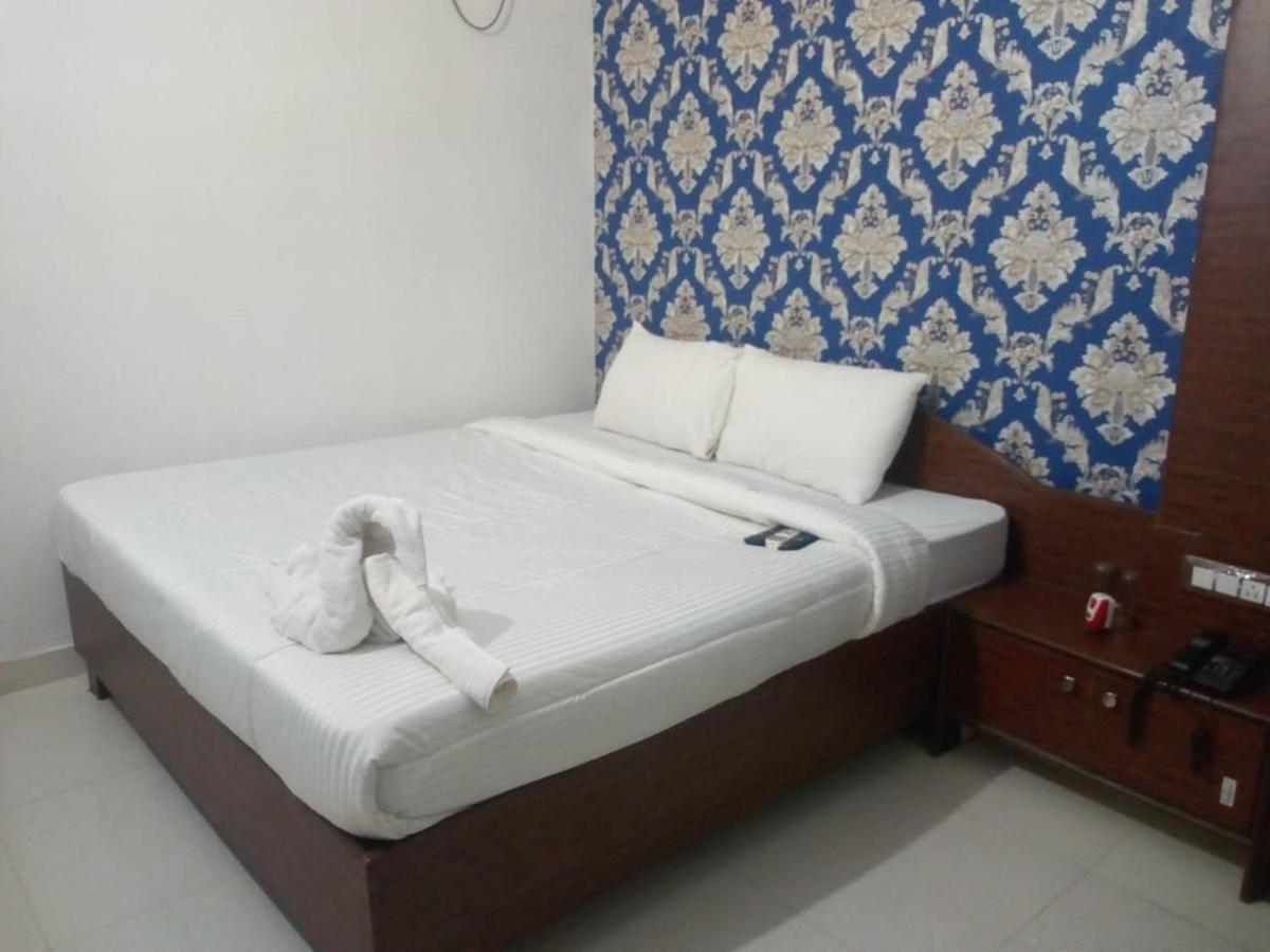 Hotel Wisdom Celebration Motihari ภายนอก รูปภาพ